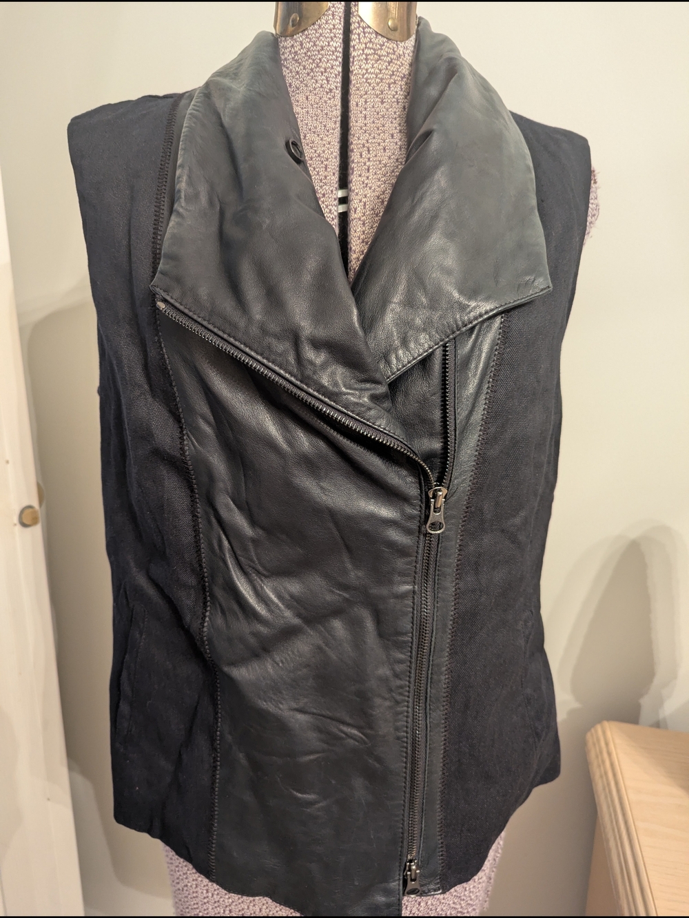 Vince Women’s Black Leather-Front Vest Jacket